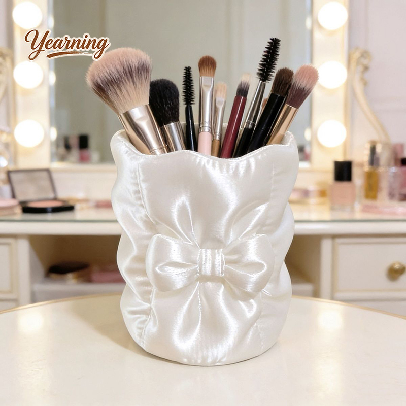 Luxury Round Bow Silk Makeup B - Luxury Skincare Containers recensione e prezzo